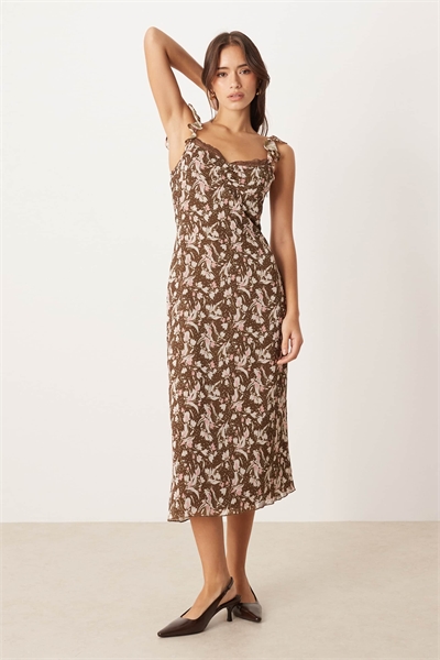 Платье-миди Daita с кружевной отделкой и рукавами с оборками, коричневого цвета с цветочным принтом артикул 152624234