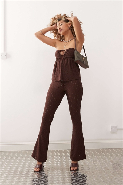 Джинсы-клёш с низкой посадкой и вышивкой артикул 144073249