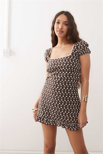 Мини-платье с вырезом «лодочка» и красивой вышивкой артикул 144073221