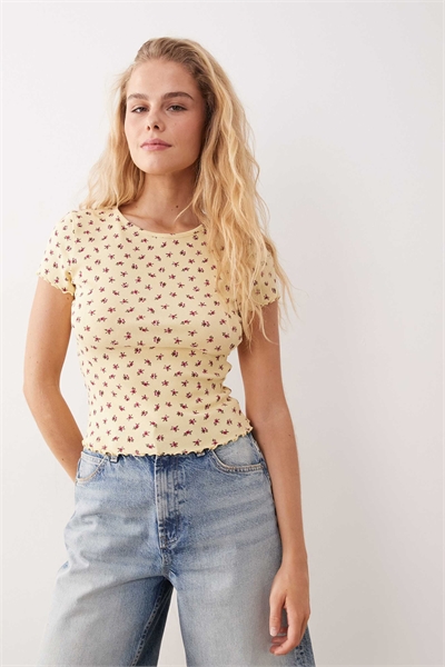 Футболка с коротким рукавом, ребристым краем и мелким желтым принтом артикул 152384845