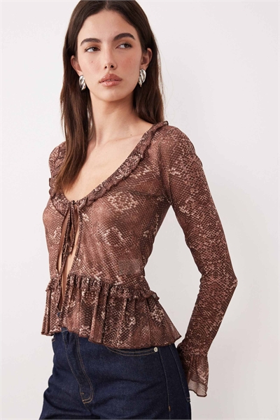 Топ с длинными рукавами, отделанный оборками, под змеиную кожу артикул 154275777