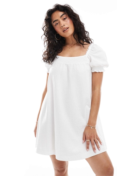 Мини-платье-сарафан из ткани «сирсакер» с рюшами артикул 141706661