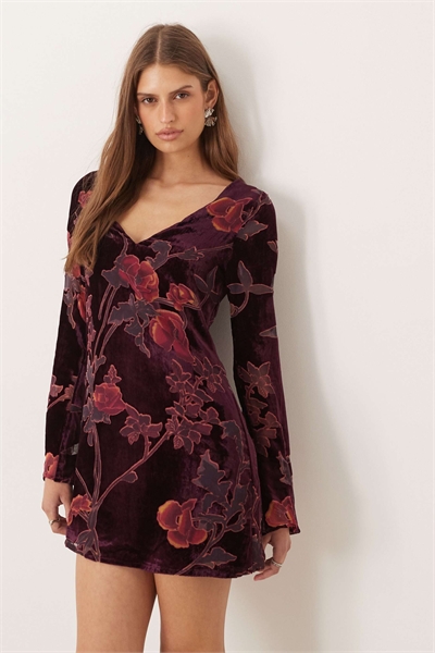 Мини-платье Alitra с V-образным вырезом и длинными рукавами, бордовое с цветочным принтом артикул 150703666