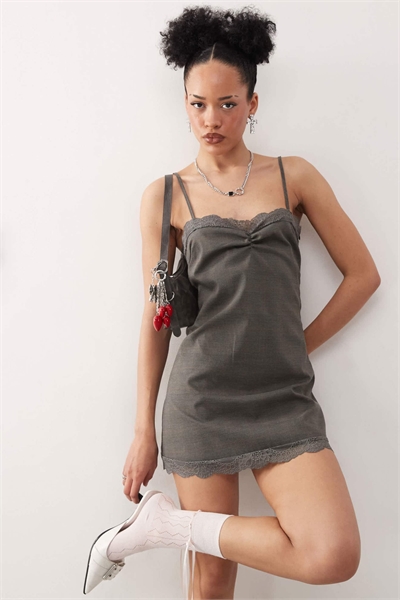 Мини-платье Larna в клетку с кружевной окантовкой артикул 141859549