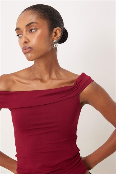 Топ с одним плечом и закрученным кроем, бордового цвета артикул 152189055