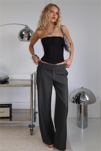 Брюки с широкими брючинами, с заутюженными складками и завязками по бокам артикул 151633986