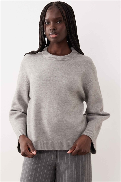 Трикотажный свитер с круглым вырезом и широкими рукавами артикул 151526299