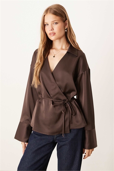 Рубашка из атласа с завязками спереди артикул 149247036