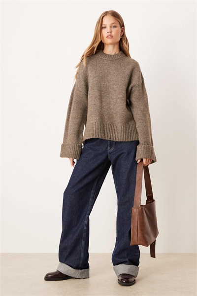 Свитер из трикотажа с круглым вырезом и отложными рукавами артикул 149853442