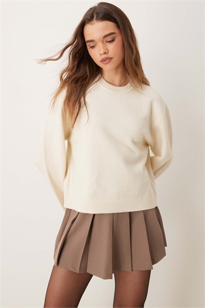 Трикотажный свитер с круглым вырезом и широкими рукавами артикул 140562552