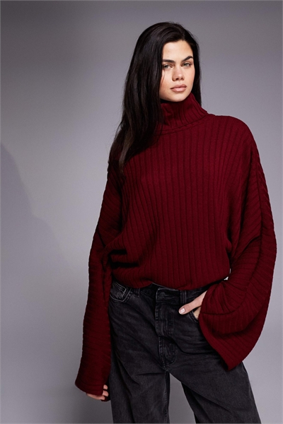 Эксклюзивный свитер оверсайз с высоким воротником и широкими рукавами артикул 153716994