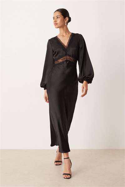 Макси-платье из атласа с кружевом и V-образным вырезом, с объемными рукавами артикул 152934409