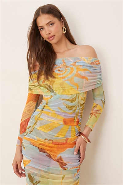 Платье средней длины из сетки с рюшами артикул 146131236