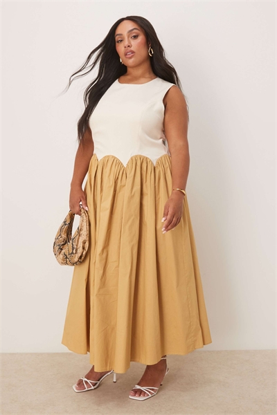 Платье средней длины с асимметричным подолом артикул 143824902