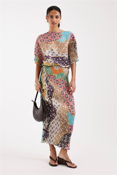 Макси-платье Tilly с открытыми плечами и плиссировкой артикул 154891649