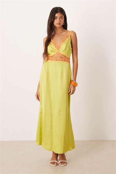 Платье-миди из атласа с кружевной отделкой от Mimi артикул 153023454