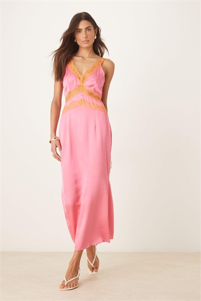 Платье средней длины с кружевной вставкой артикул 143768277