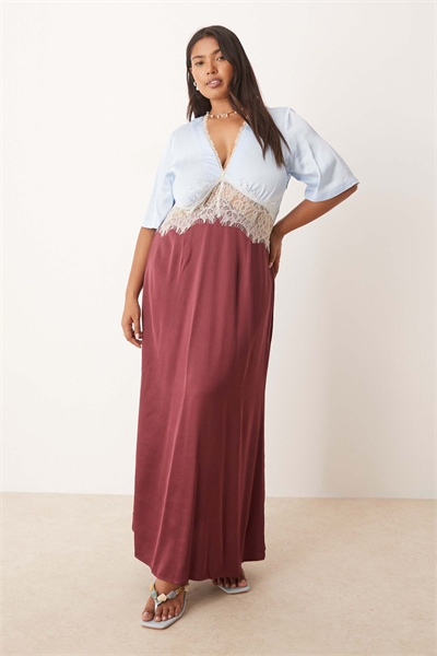 Платье средней длины с кружевными вставками и буфчатыми рукавами артикул 150324704