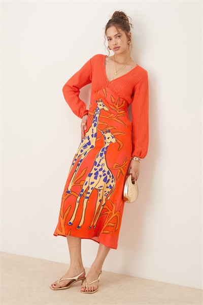 Платье средней длины с контрастными рукавами-балонами артикул 142352964