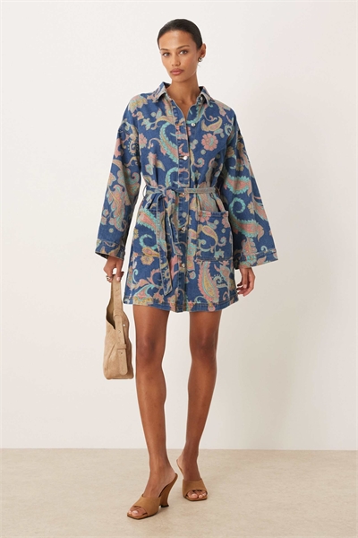 Платье-рубашка из джинсовой ткани с поясом артикул 153593218