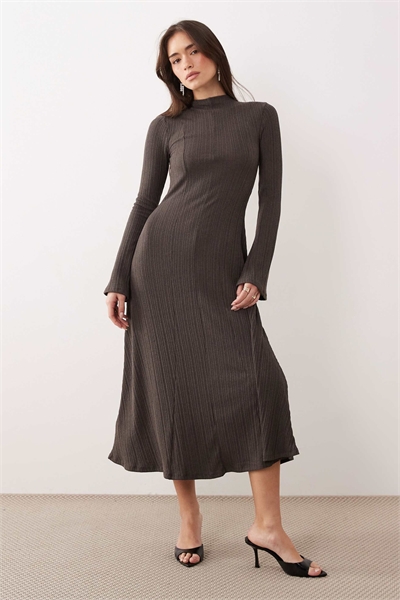 Макси-платье с расклешенными рукавами артикул 154236265