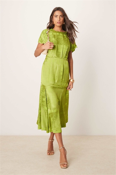 Платье средней длины из атласа с тиснением артикул 142352960