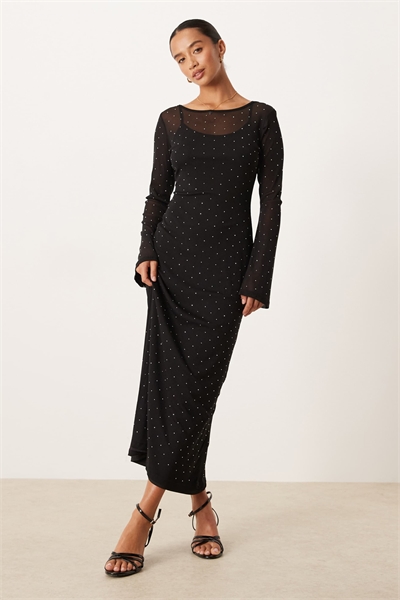 Платье средней длины с рукавами-колокольчиками из сетчатого материала с декоративными элементами артикул 152558799