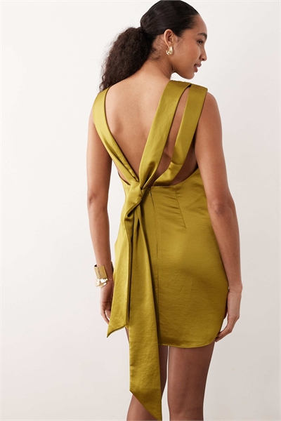 Мини-платье без рукавов с рюшами артикул 153647628