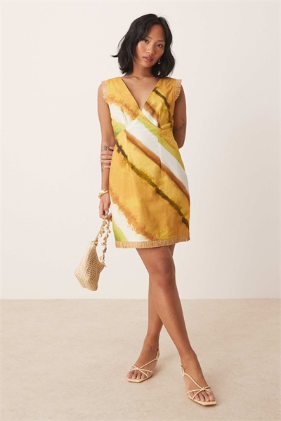 Мини-платье-футляр с оборками по низу артикул 143827069