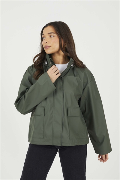 Короткий прорезиненный плащ с капюшоном артикул 156387483