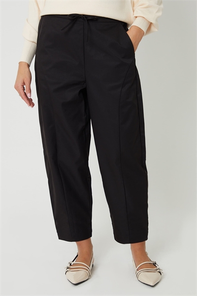 Брюки с зауженными штанинами и изогнутым швом артикул 155550664