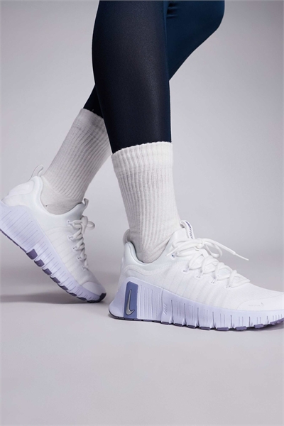 Бесплатные кроссовки Metcon 6 артикул 147133140