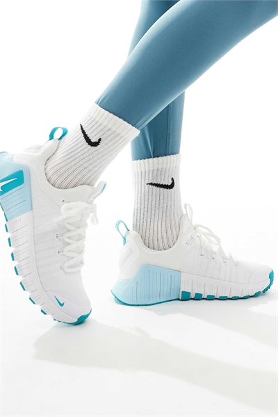 Бесплатные кроссовки Metcon 6 артикул 139987907