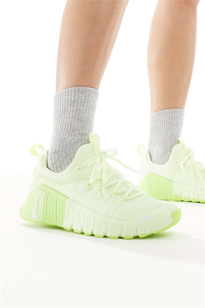 Бесплатные кроссовки Metcon 6 артикул 139987910