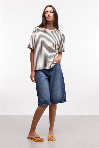 Объемная футболка прямого кроя артикул 155678189