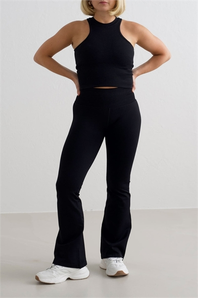 Черные бесшовные колготки с расклешенным низом для миниатюрных девушек артикул 142297969