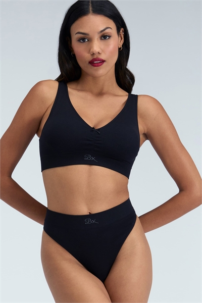 Ребристые бесшовные стринги — мягкие трусики с высоким вырезом, подчеркивающие фигуру артикул 155434268