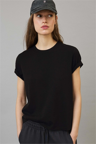 Простая футболка с короткими рукавами артикул 155594652