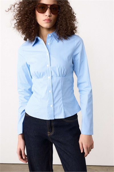 Рубашка приталенного кроя с швом под грудью артикул 155651008