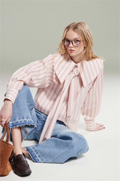 Рубашка с большим воротником и элементами в виде галстука артикул 141491066