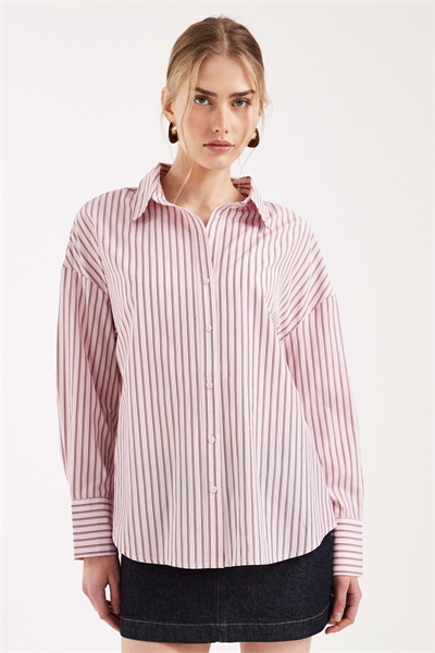 Рубашка свободного кроя артикул 153577549
