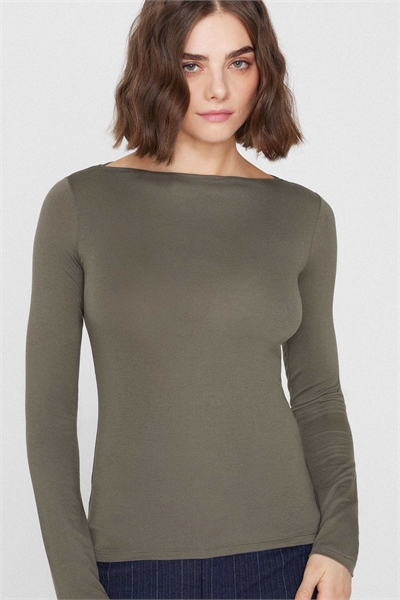 Топ из вискозы с длинными рукавами и лодочным вырезом артикул 155895641