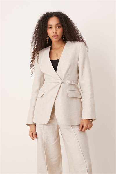 Льняной блейзер с V-образным вырезом и поясом, подчеркивающим талию co-ord артикул 147197979