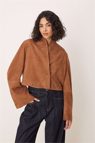 Короткий блейзер из замши артикул 140233568