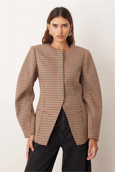 Чистый блейзер без воротника с вырезанной линией артикул 143376949