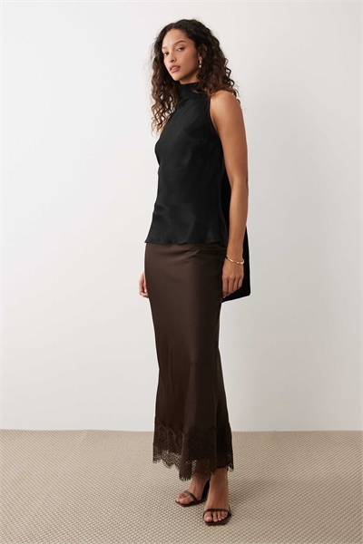 Макси-юбка из атласа с кружевной отделкой артикул 152834437