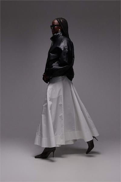 Макси-платье с заниженной талией и годетами артикул 153578459