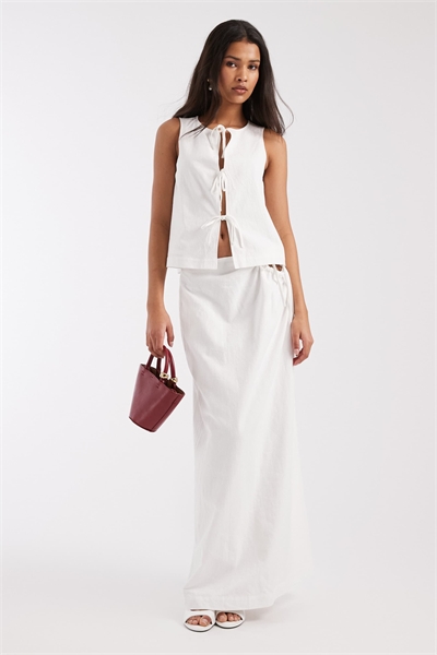 Комплект из макси-юбки в полоску с хлопковыми завязками по бокам артикул 153490724