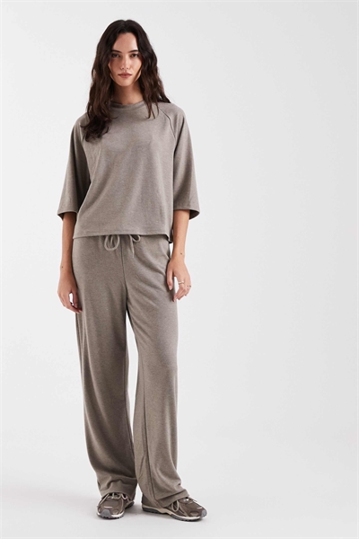 Комплект из брюк с широкими брючинами и мягкой текстурой артикул 153577522