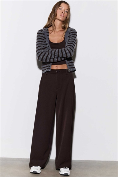 Стильные брюки с вытачками артикул 155807321